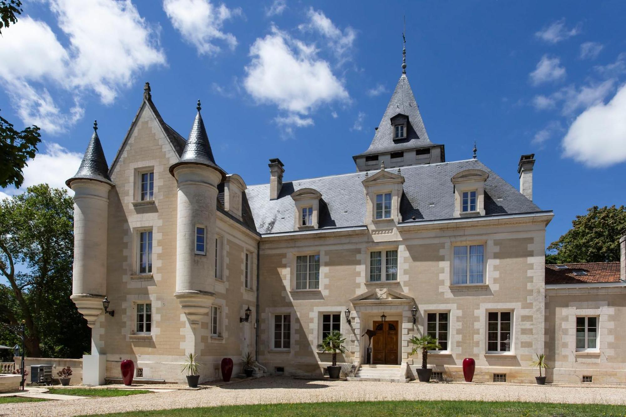Chateau De Bellevue B&B Et Appartements Avec Piscine Saisonal Chauffee Et Chambres Partout Climatisees Saint-Avit  Luaran gambar