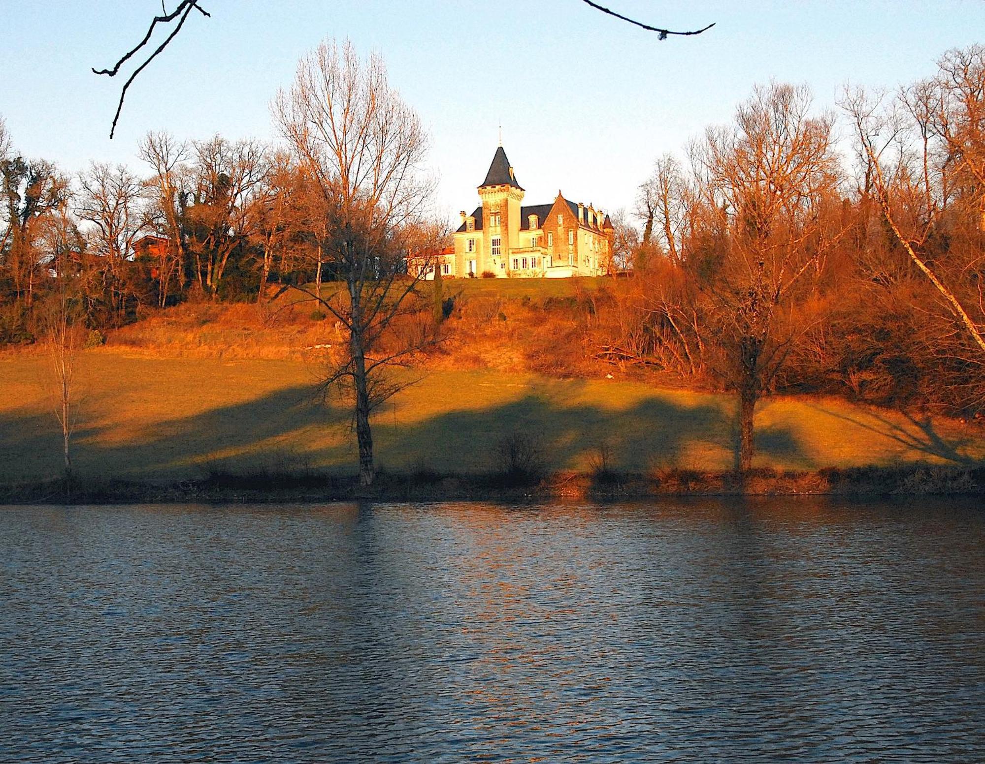 Chateau De Bellevue B&B Et Appartements Avec Piscine Saisonal Chauffee Et Chambres Partout Climatisees Saint-Avit  Luaran gambar