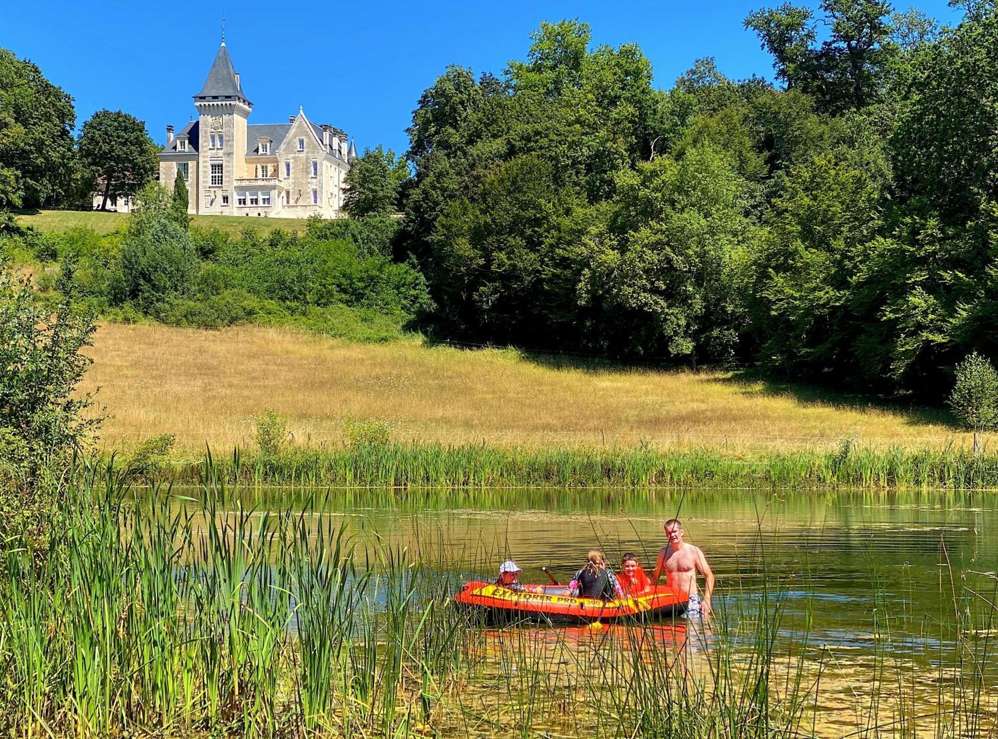 Chateau De Bellevue B&B Et Appartements Avec Piscine Saisonal Chauffee Et Chambres Partout Climatisees Saint-Avit  Luaran gambar